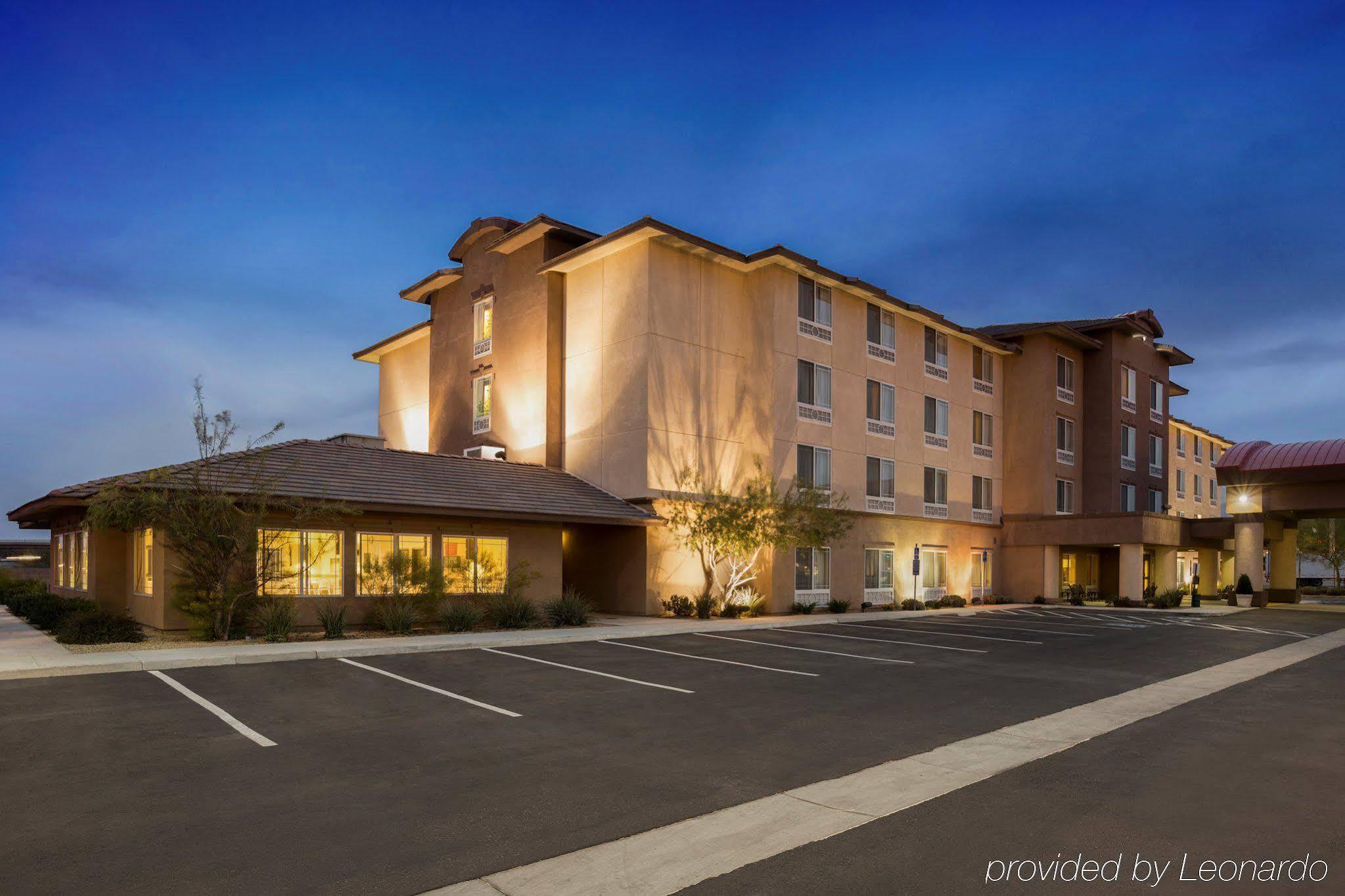 Holiday Inn & Suites - Barstow By Ihg Exteriör bild