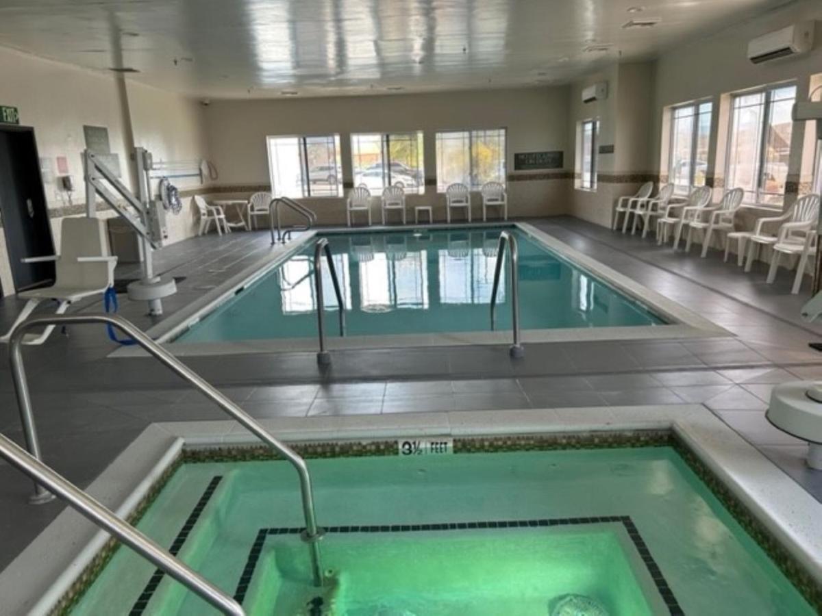 Holiday Inn & Suites - Barstow By Ihg Exteriör bild